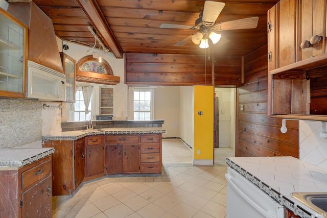 8 E Gray Street, Newburgh, IN 47630