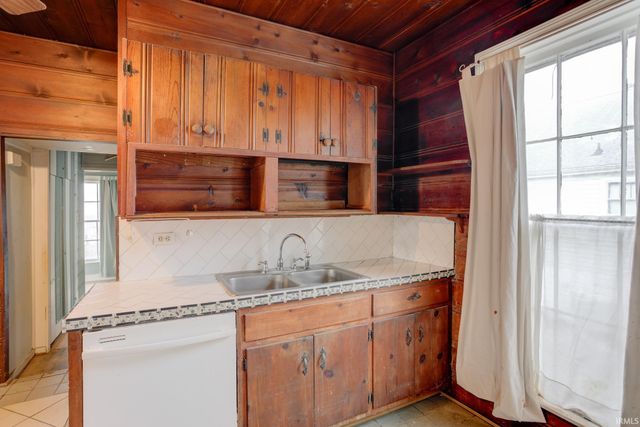 8 E Gray Street, Newburgh, IN 47630