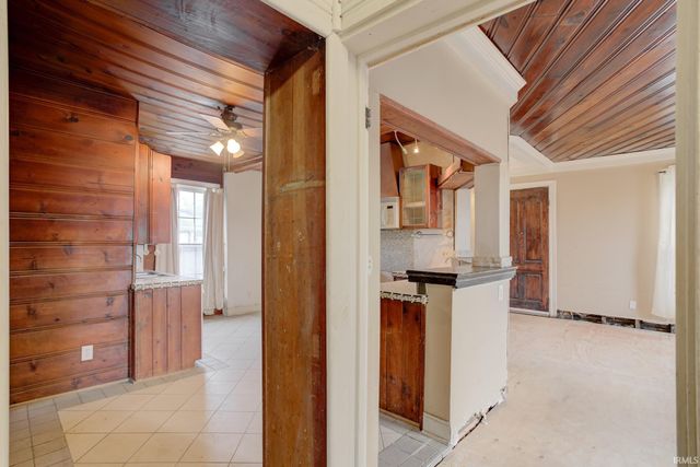 8 E Gray Street, Newburgh, IN 47630