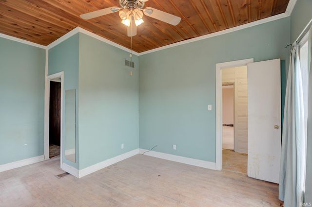 8 E Gray Street, Newburgh, IN 47630