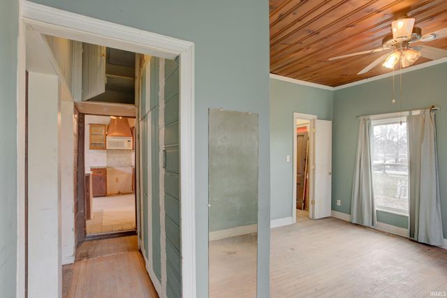 8 E Gray Street, Newburgh, IN 47630