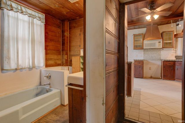 8 E Gray Street, Newburgh, IN 47630