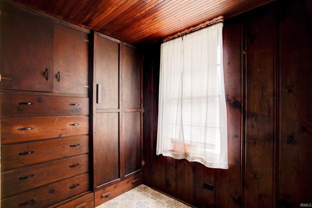 8 E Gray Street, Newburgh, IN 47630