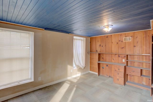 8 E Gray Street, Newburgh, IN 47630