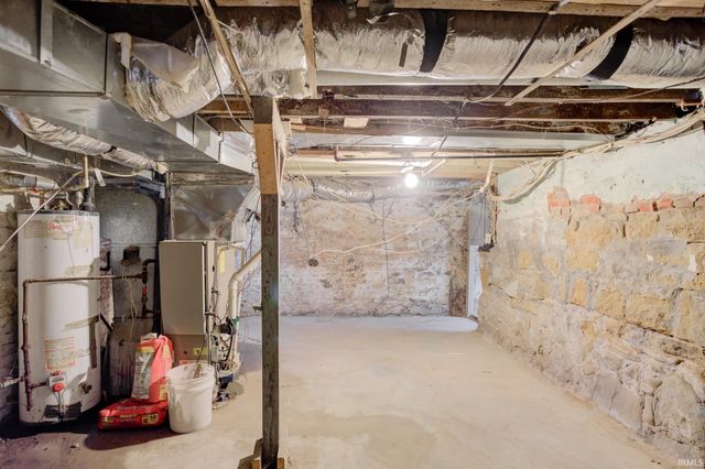 8 E Gray Street, Newburgh, IN 47630