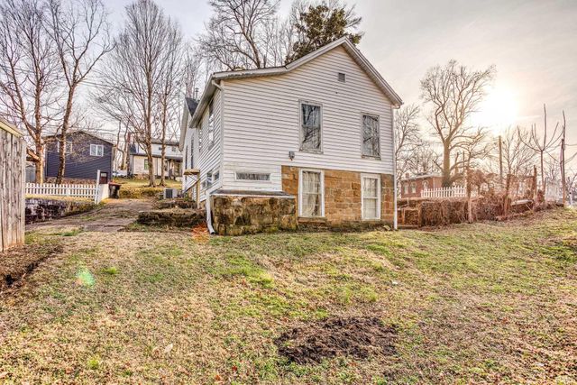 8 E Gray Street, Newburgh, IN 47630