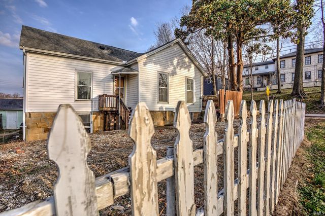 8 E Gray Street, Newburgh, IN 47630