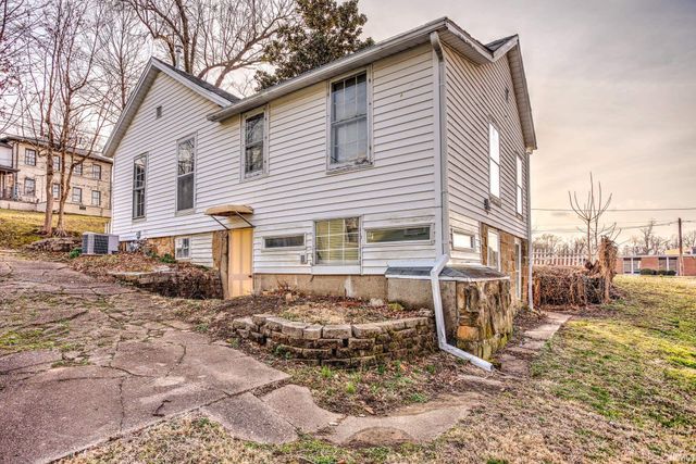 8 E Gray Street, Newburgh, IN 47630