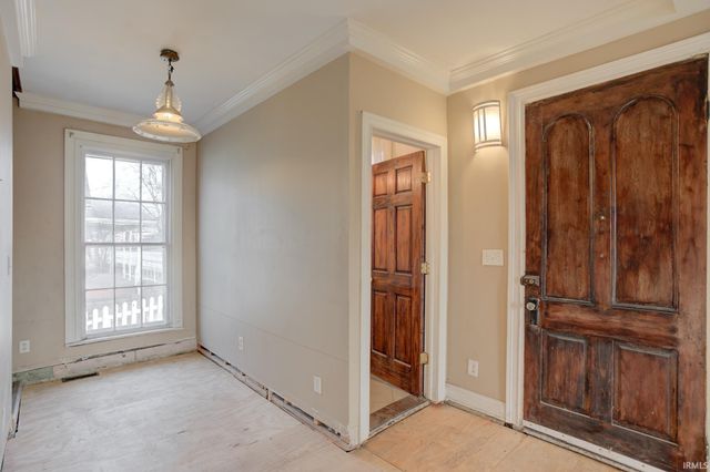 8 E Gray Street, Newburgh, IN 47630