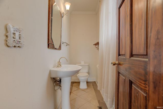 8 E Gray Street, Newburgh, IN 47630