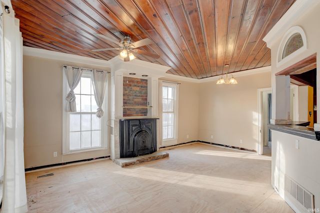 8 E Gray Street, Newburgh, IN 47630