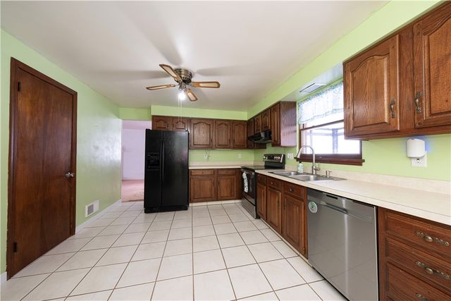 204 Pike St, Penn Hills, PA 15235