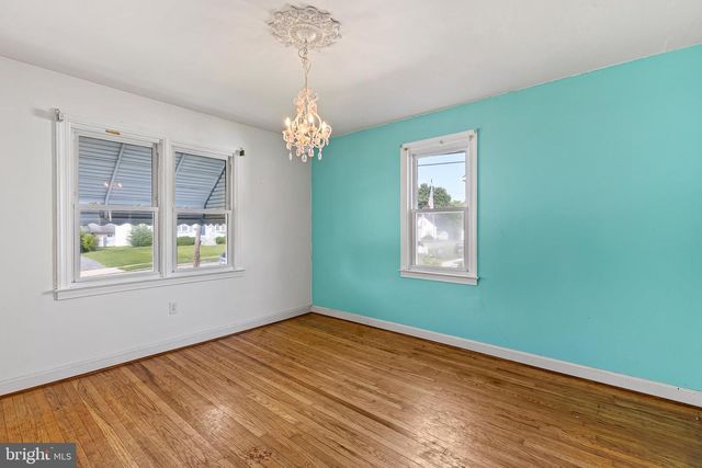 4101 CHANDLER DR, Brookhaven, PA 19015