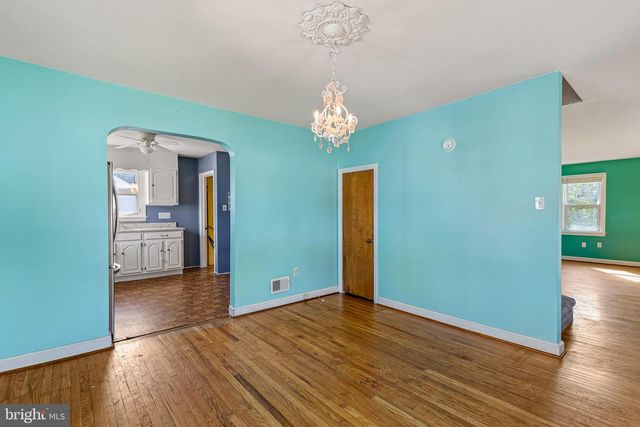 4101 CHANDLER DR, Brookhaven, PA 19015