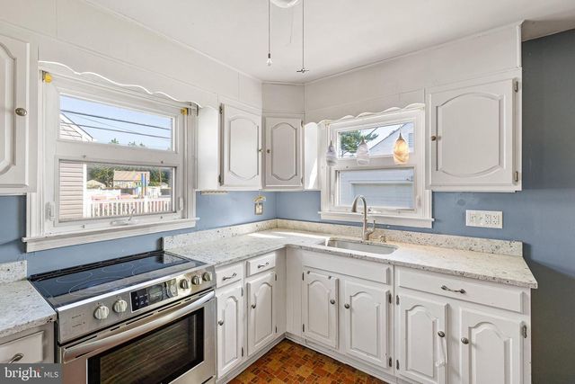 4101 CHANDLER DR, Brookhaven, PA 19015