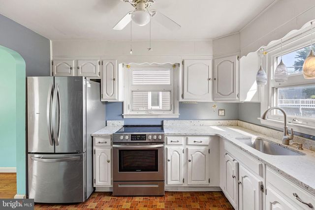 4101 CHANDLER DR, Brookhaven, PA 19015
