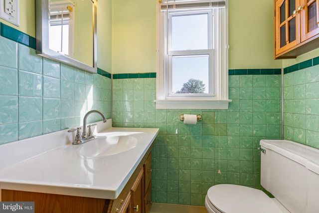 4101 CHANDLER DR, Brookhaven, PA 19015