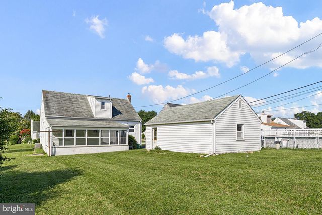 4101 CHANDLER DR, Brookhaven, PA 19015