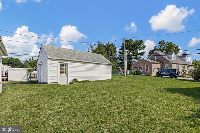 4101 CHANDLER DR, Brookhaven, PA 19015