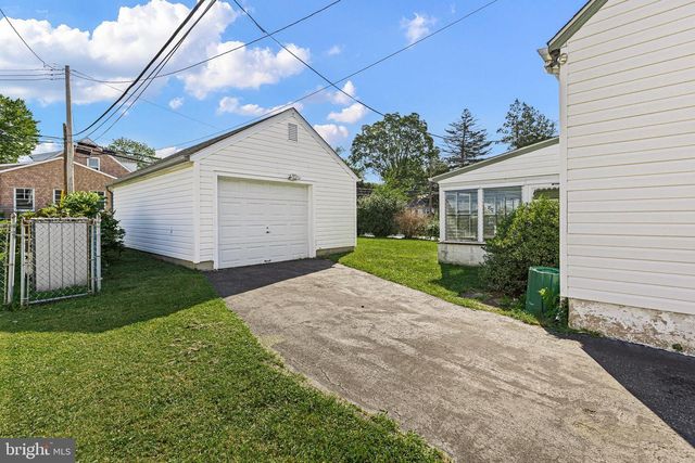 4101 CHANDLER DR, Brookhaven, PA 19015