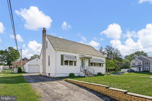 4101 CHANDLER DR, Brookhaven, PA 19015