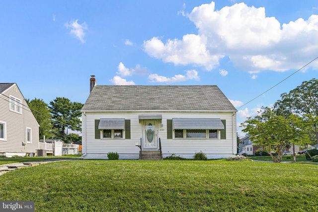 4101 CHANDLER DR, Brookhaven, PA 19015