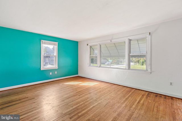 4101 CHANDLER DR, Brookhaven, PA 19015