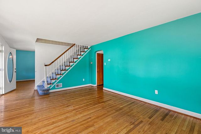 4101 CHANDLER DR, Brookhaven, PA 19015