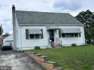4101 CHANDLER DR, Brookhaven, PA 19015
