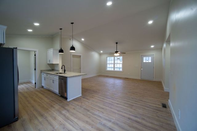 478 Hickory Ln, Sparta, TN 38583