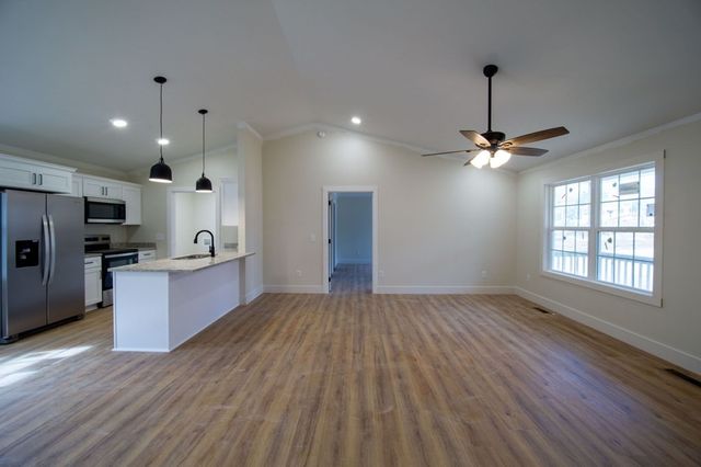 478 Hickory Ln, Sparta, TN 38583