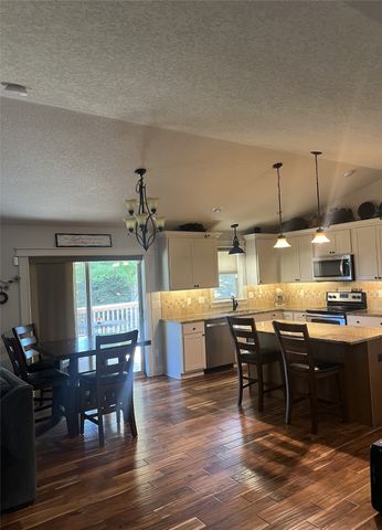 2015 SE Greentree Drive, Waukee, IA 50263