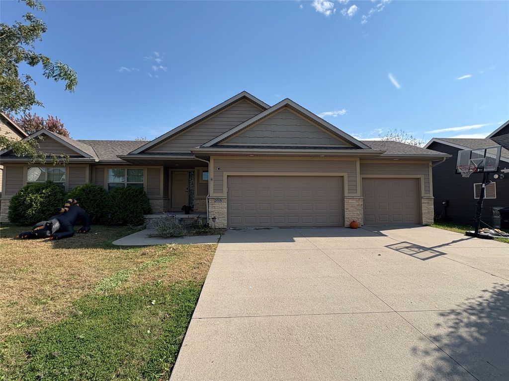 2015 SE Greentree Drive, Waukee, IA 50263