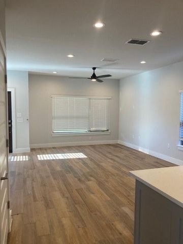 3411 Willow Springs RD B, Austin, TX 78704