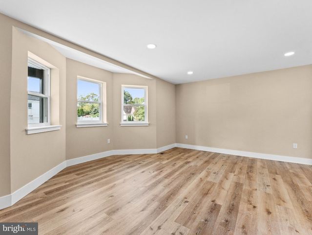 139 ALBANY AVE, Barrington, NJ 08007