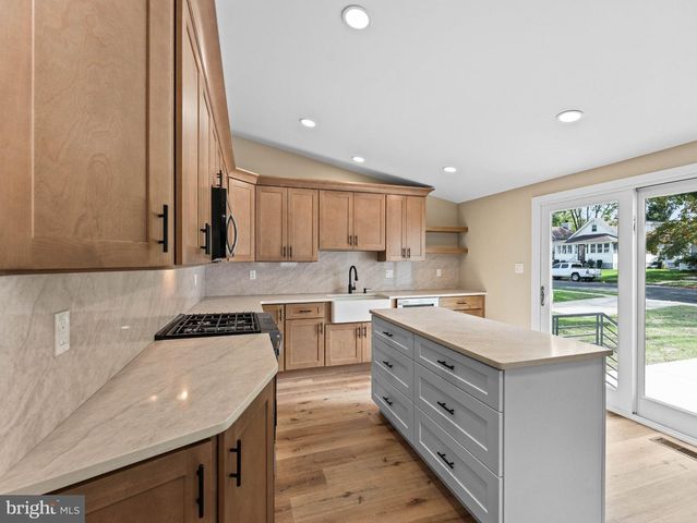 139 ALBANY AVE, Barrington, NJ 08007