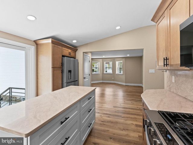 139 ALBANY AVE, Barrington, NJ 08007