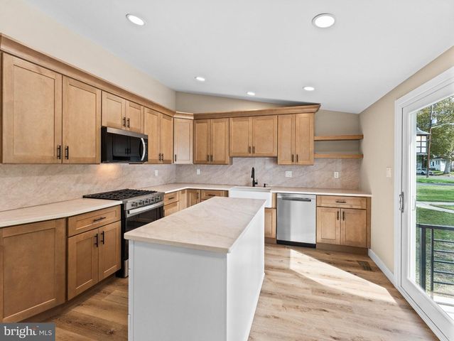 139 ALBANY AVE, Barrington, NJ 08007
