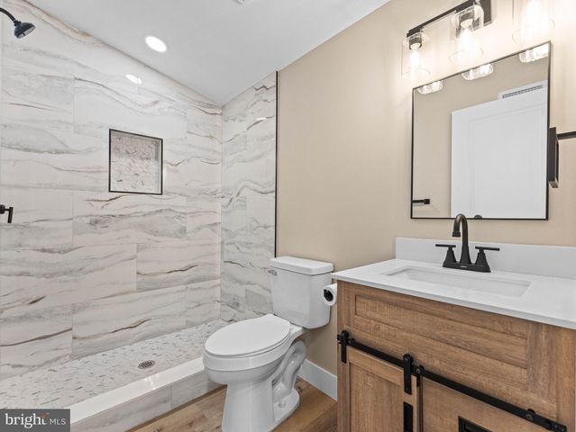 139 ALBANY AVE, Barrington, NJ 08007
