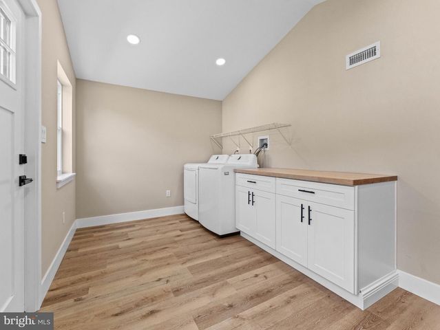 139 ALBANY AVE, Barrington, NJ 08007