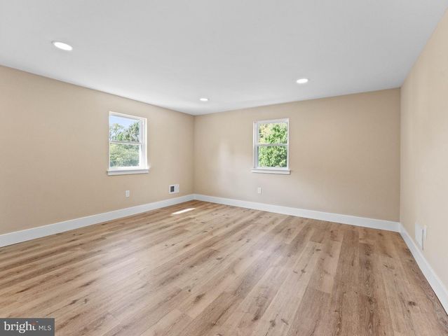 139 ALBANY AVE, Barrington, NJ 08007