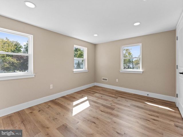 139 ALBANY AVE, Barrington, NJ 08007