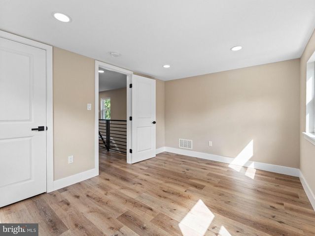 139 ALBANY AVE, Barrington, NJ 08007