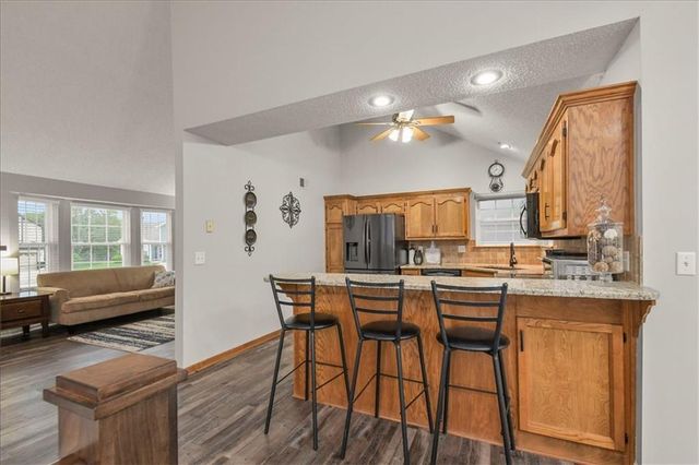 420 NE Victoria Circle, Lee's Summit, MO 64086