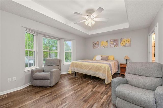 420 NE Victoria Circle, Lee's Summit, MO 64086