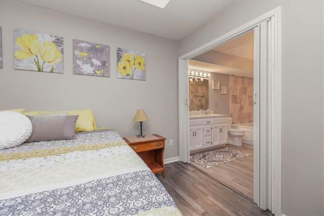420 NE Victoria Circle, Lee's Summit, MO 64086
