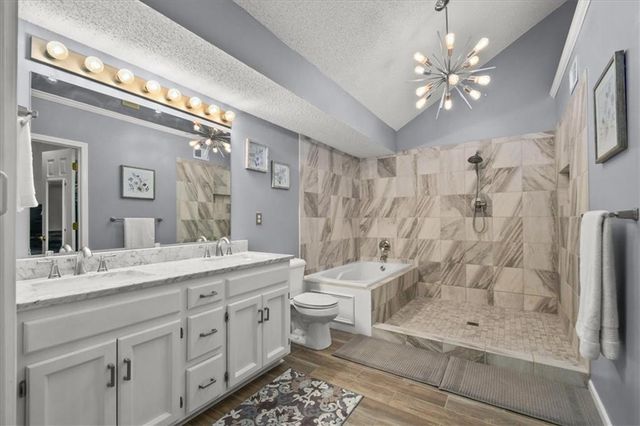 420 NE Victoria Circle, Lee's Summit, MO 64086
