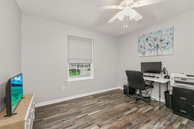 420 NE Victoria Circle, Lee's Summit, MO 64086