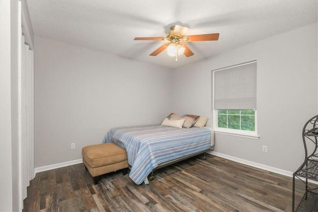420 NE Victoria Circle, Lee's Summit, MO 64086