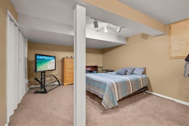 420 NE Victoria Circle, Lee's Summit, MO 64086